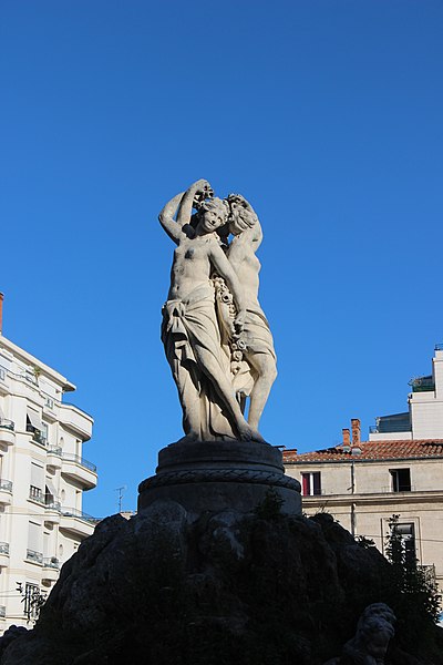 File:Les trois graces - panoramio.jpg