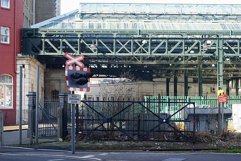 File:Level Crossing, Southampton - geograph.org.uk - 1743155.jpg