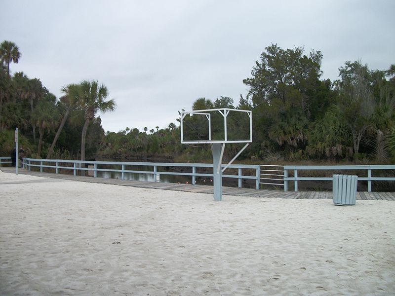 File:Linda Pedersen Park Lifeguard Tower.JPG