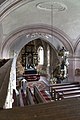 Pohľad do lode koceľovského kostola so zrekonštruovaným barokovým oltárom