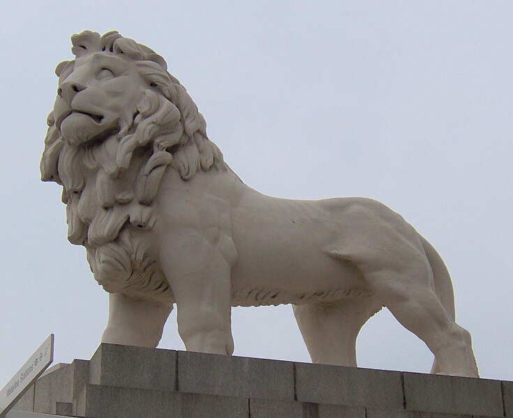 File:London County Hall lion.jpg