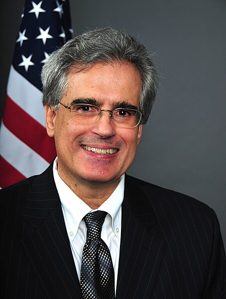 File:Luis A. Aguilar official portrait.jpg