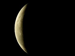 upload.wikimedia.org/wikipedia/commons/thumb/7/7b/Lunar_eclipse01.JPEG/250px-Lunar_eclipse01.JPEG