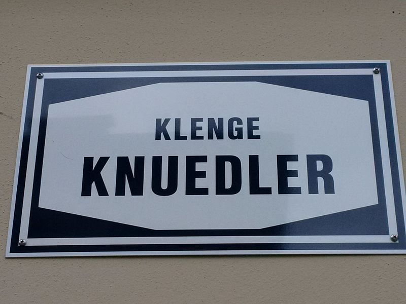 File:Luxembourg - Klenge Knuedler - nom de rue.jpg