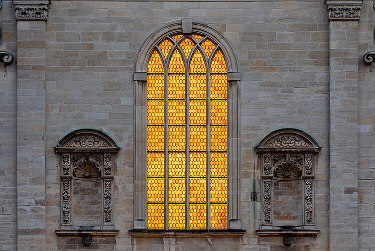 Освещённое окно евангелической университетской церкви в Мюнстере, Северный Рейн-Вестфалия