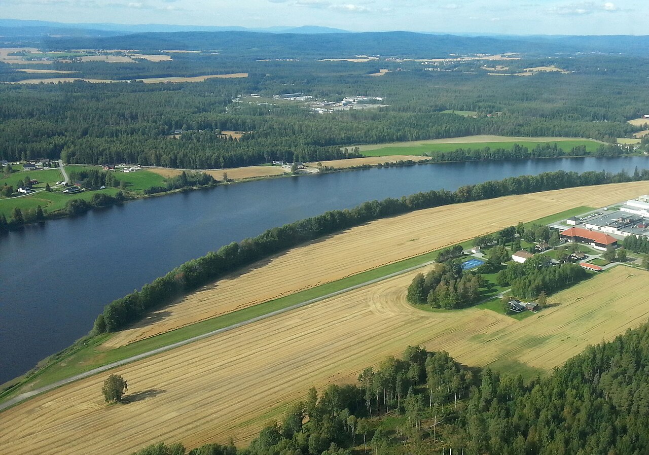 1280px-Maarud_Airport.jpg