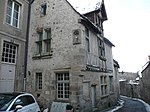 Maison à pans de bois et à la statue de Saint Christophe du seizième siècle.