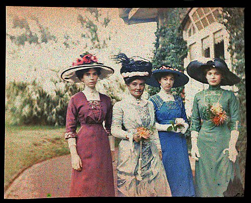 Mary Gullick, Zoe Gullick, Marjory Gullick, Chloe Gullick.jpg