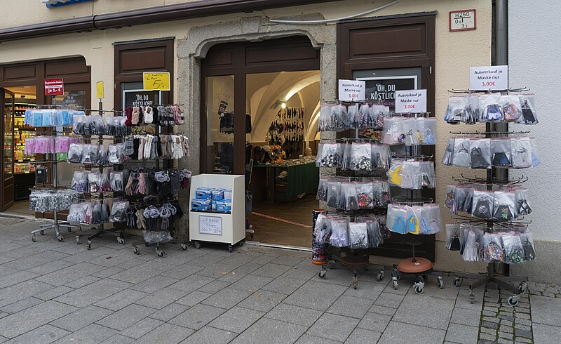 File:Maskenshop in Hofer Altstadt 20201210 DSC6822.jpg