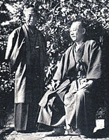 松尾伝蔵（右）と岡田啓介（左）、1934年（昭和9年）