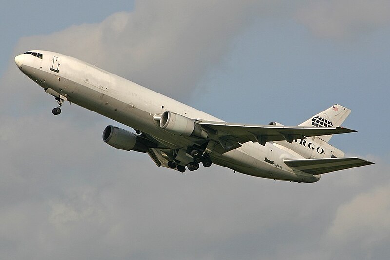 File:McDonnell Douglas DC-10-30(F), World Airways Cargo JP5936800.jpg