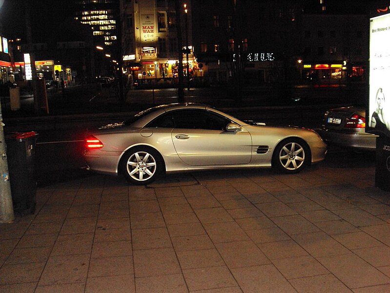 File:Mercedes-Benz SL 500 (5429530448).jpg