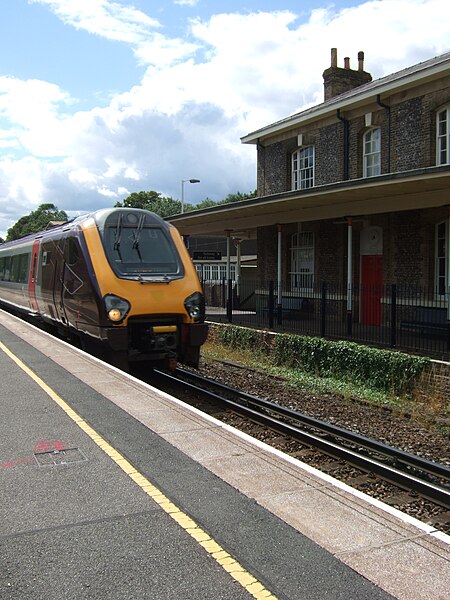 File:Micheldever Station CrossCountry train travelling through.jpg