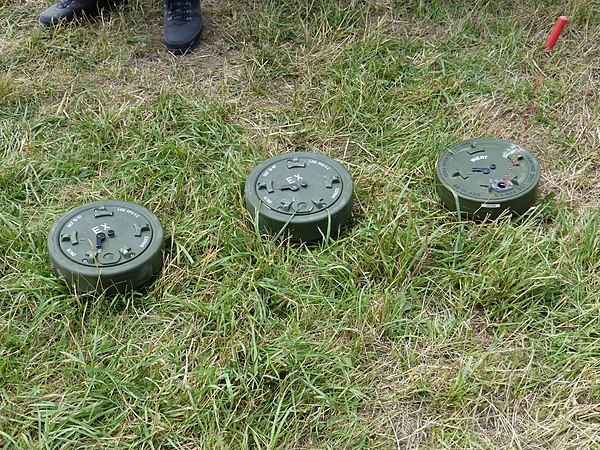 Swedish FFV 028 anti-tank-mines of the German Bundeswehr (inert versions)