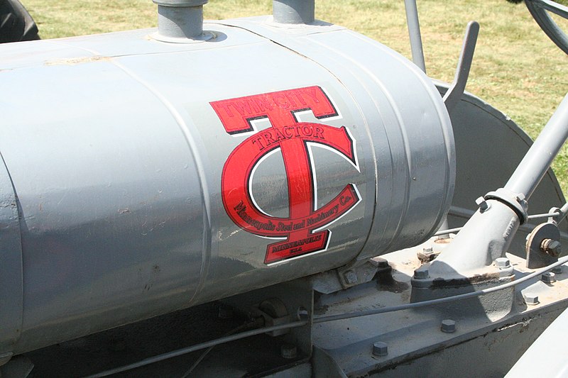 File:Minneapolis Steel & Machinery Company Twin City logo on tractor DCAPC August 2008 show.jpg