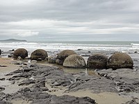 Moeraki Boulders.