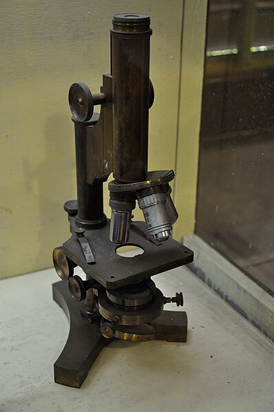 File:Monocular Straight Tube Microscope - Jagadish Chandra Bose Museum - Bose Institute - Kolkata 2011-07-26 4028.JPG