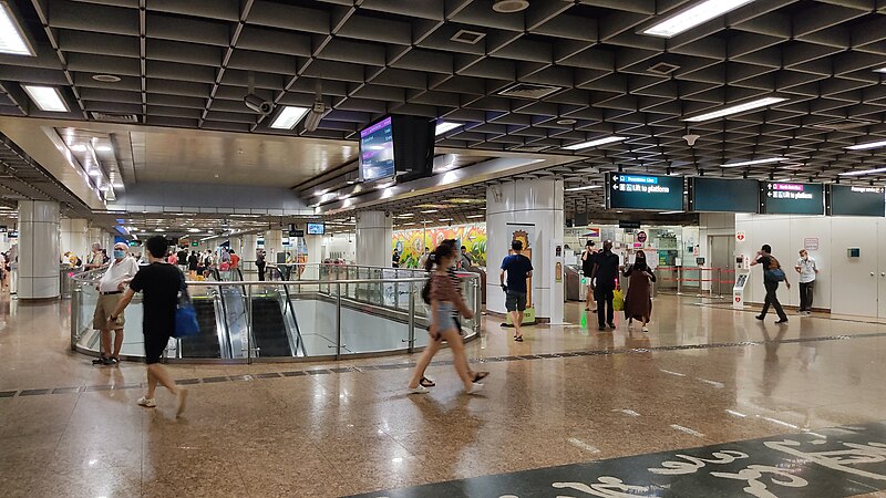 File:NE4 Chinatown MRT Concourse level 20201017 214700.jpg