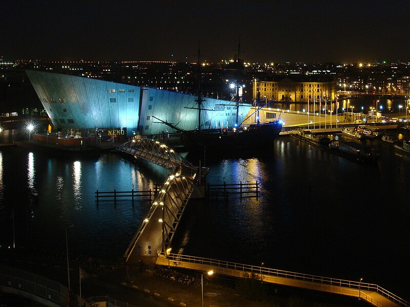 File:Nemo at night.jpg