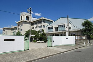 Neyagawa City 8th junior high school.jpg
