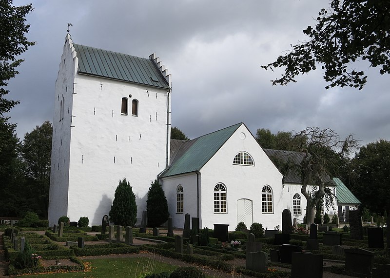File:Norra Vrams kyrka i september 2012.jpg