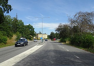 Norra Kungsvägen vid korsning med Bosövägen.