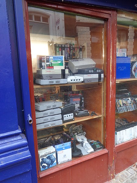 File:Nostalgic oddities in a shop window on New Briggate, Leeds (12th April 2014).JPG