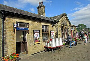 Oakworth railway Stn KWVR 08.10.2016R.jpg