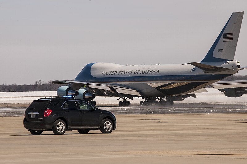 File:Obama heads to Selma for 50th anniversary speech 150307-F-WU507-026.jpg