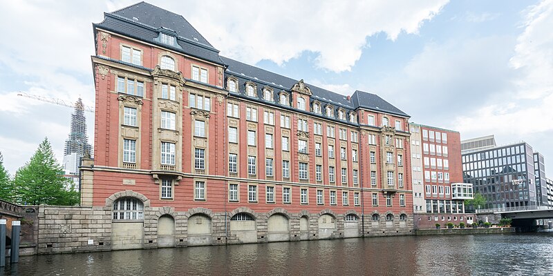 File:Oberfinanzdirektion (Hamburg-Altstadt).Fassade Alsterfleet.1.29153.ajb.jpg