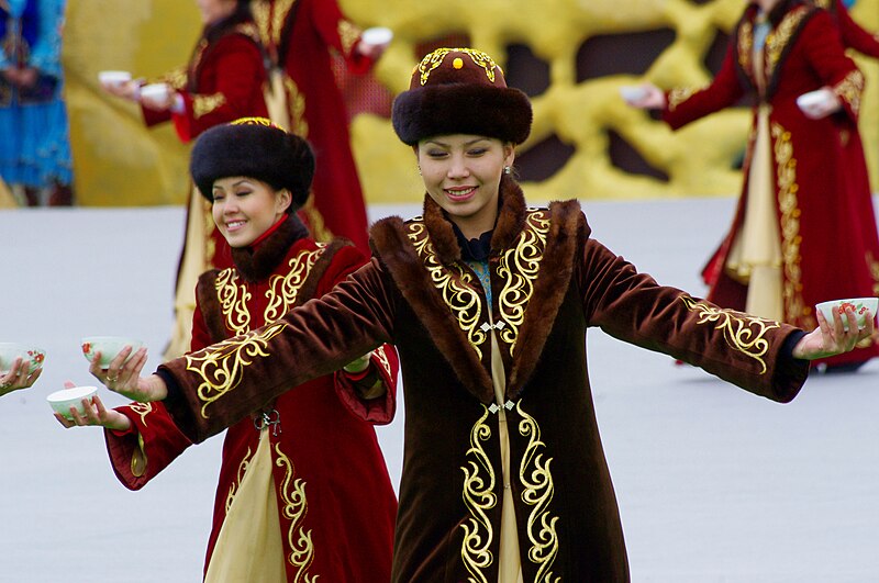 File:Offering Komis on Nowruz in Kazakhstan (8578825735).jpg