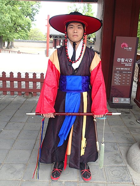 File:On Guard- Jeonju - panoramio.jpg