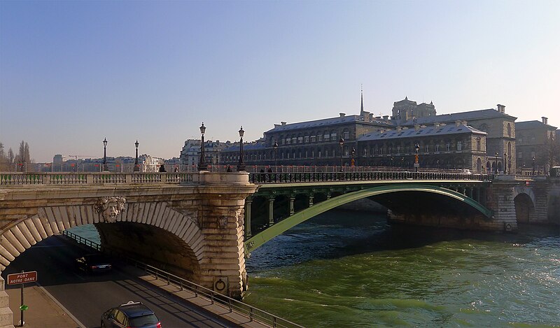 File:P1080171 Paris IV pont Notre-Dame et hôtel-Dieu rwk.jpg