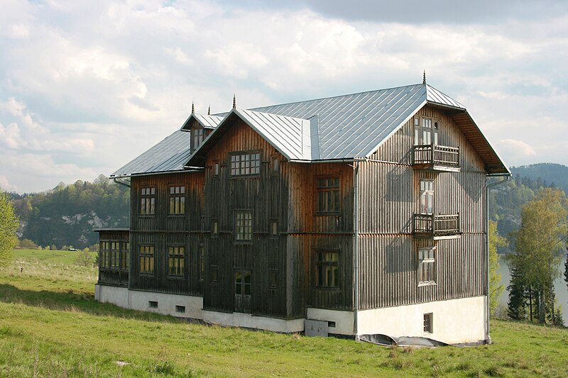 File:PL Osada Czorsztyn – Basia II villa 1.JPG