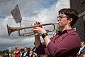 De paardenprocessie aan de kapel: muzikale groet (foto: Rudy Boon)