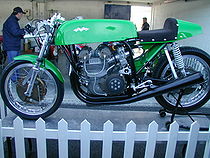 Paton 500 cc tweecilinder met staande cilinders uit ca. 1970