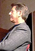 Peter Coyote interprète Warren Keaton