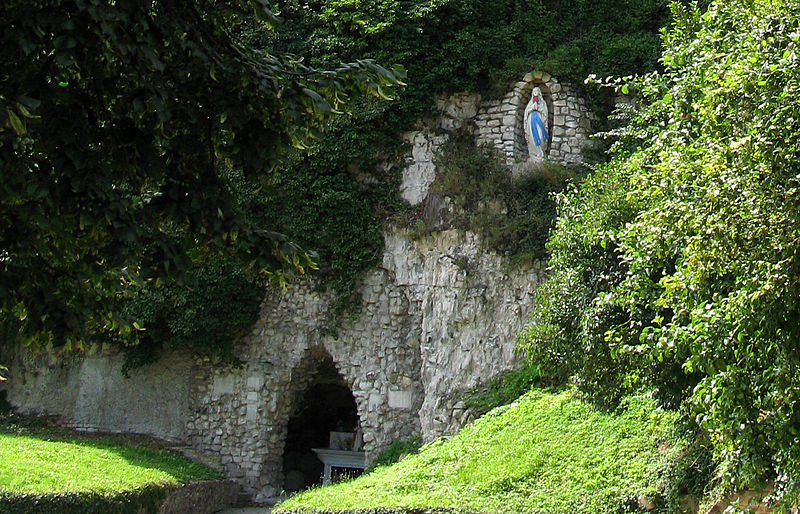 File:Picquigny grotte 1b.jpg