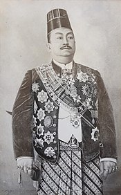 Portrait of Pakubuwono X susuhunan of Surakarta.jpg