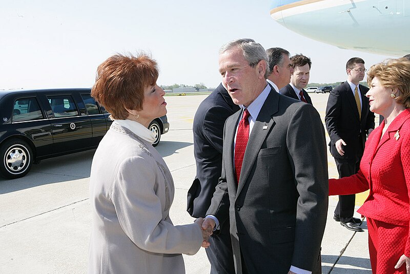 File:President George W. Bush Greets Judy Baar Topinka, State Treasurer, Upon Arrival at Lincoln Airport in Springfield, Illinois (03).jpg