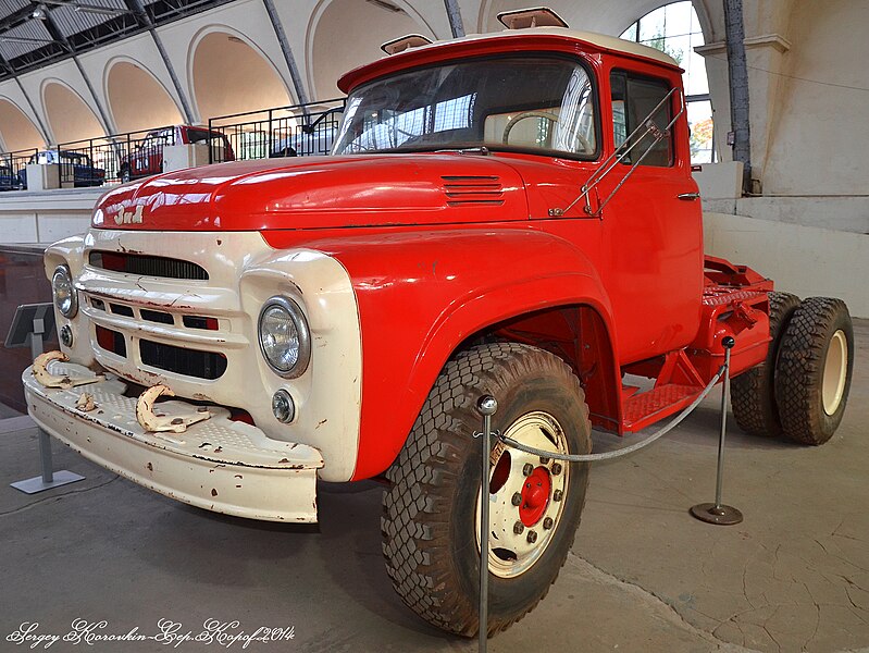 File:Red ZIL-130.jpg