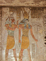 Geb (vasemmalla) kuvattuna pojanpoikansa Horuksen kanssa Kuninkaiden laakson haudassa KV14.