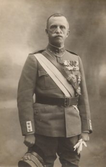 Ritratto Fotografico di S.M. Re Vittorio Emanuele III di Savoia.png