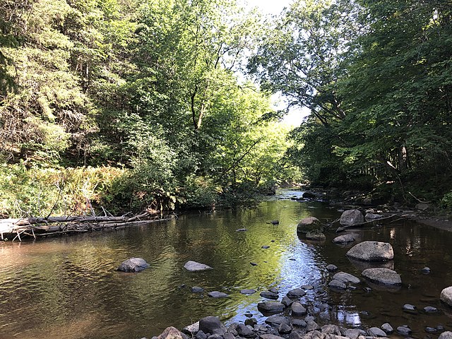 The banks of Chaude River