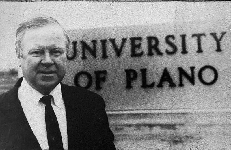 File:Robert Morris in front of University of Plano 1971.jpg