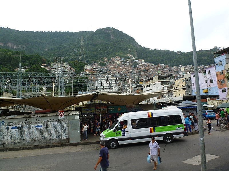 File:Rocinha from Rua General Olímpio Mourão Filho.JPG