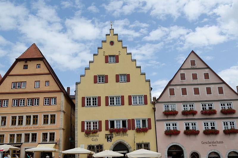 File:Rothenburg ob der Tauber, Marktplatz 4, 5, 6, 7-001.jpg