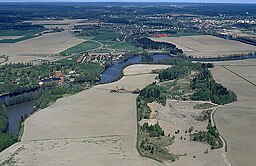 Flygfoto över Sörstafors och längst bort Hallstahammar. Bilden är från 1992.