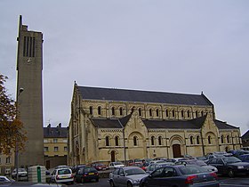 Die Kirche und ihr Glockenturm