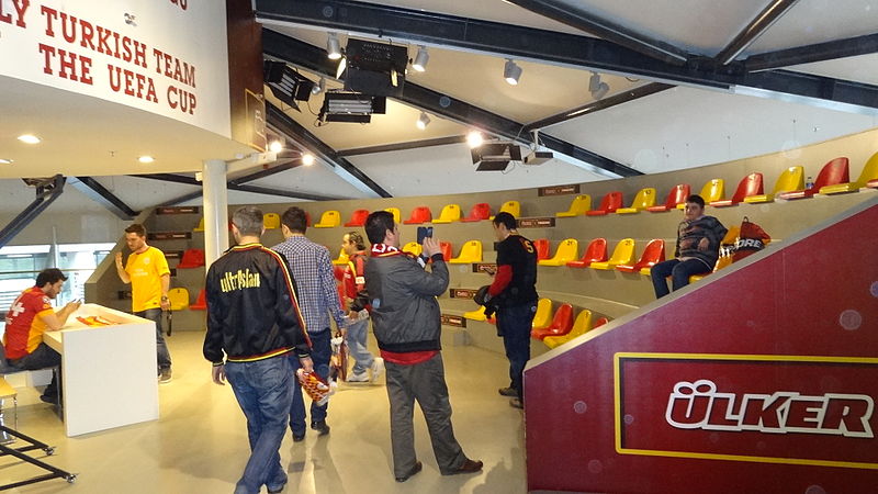 File:Second Floor of the Galatasaray Store & Entertainment Center 2.JPG